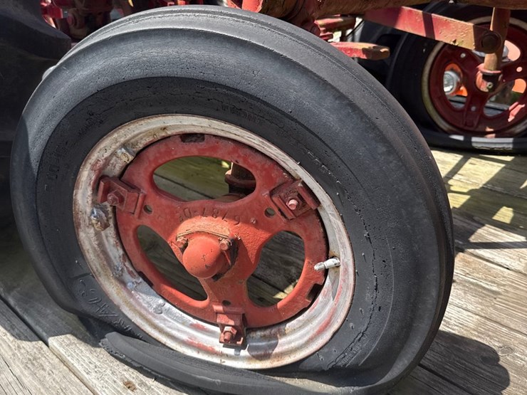 #28-•-farmall-model-super-c-image-3