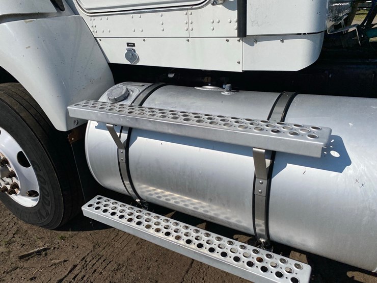 2018-kenworth-t440-image-44