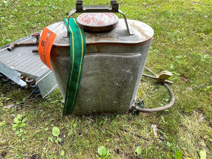 #6110-•-hudson-vintage-backpack-sprayer-image-4