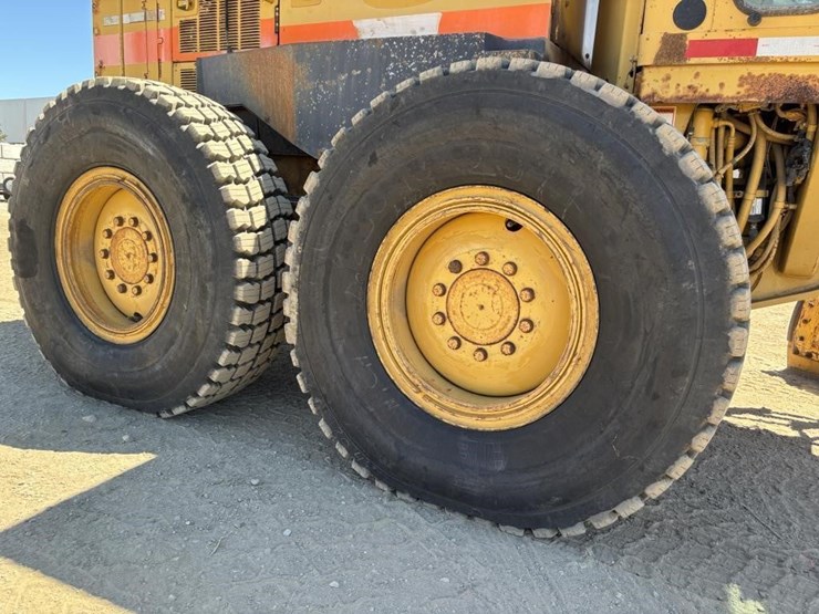 2005-caterpillar-143h-image-36