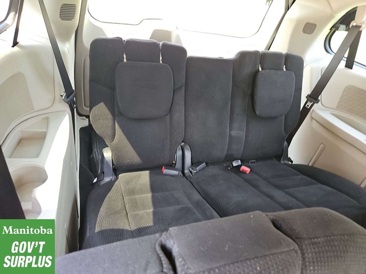 2014-dodge-grand-caravan-image-24