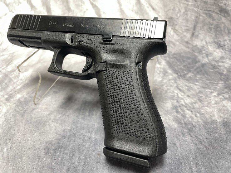 #10868-•-glock-model-17,-9mm-luger-semi-auto-pistol,-sn:-albx074-image-10