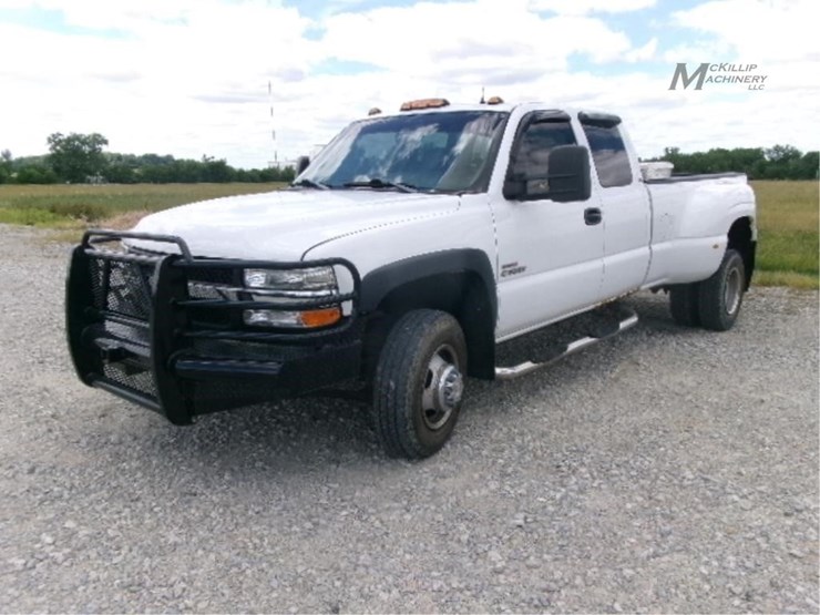 2001-chevrolet-silverado-3500-image-1