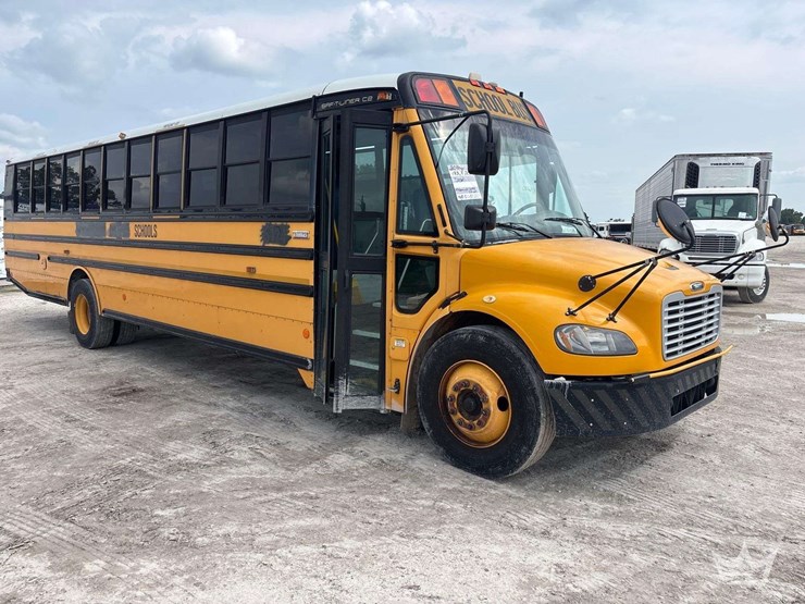 2016-freightliner-b2-image-2