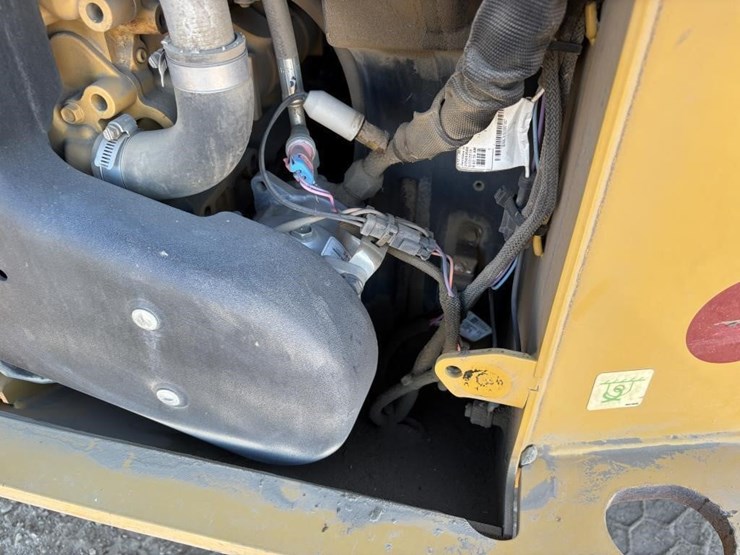 2018-caterpillar-259d-image-44