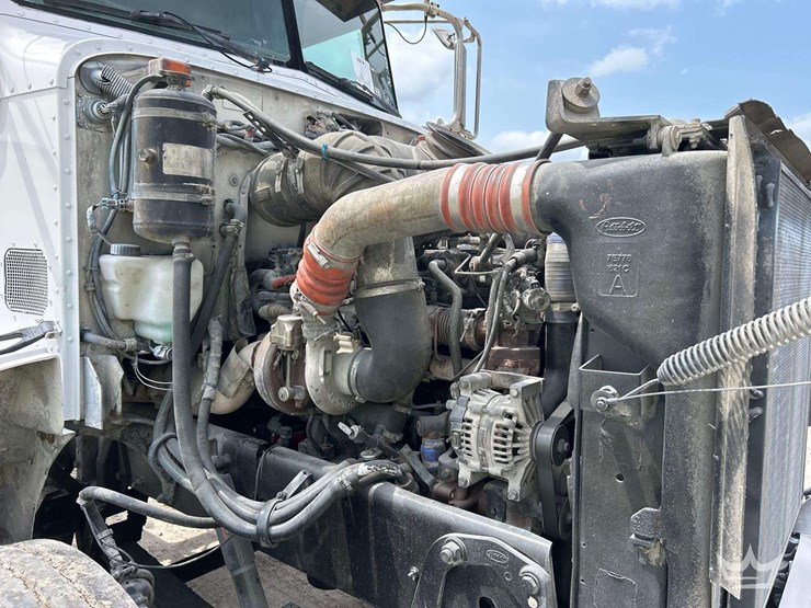 2006-peterbilt-385-image-9