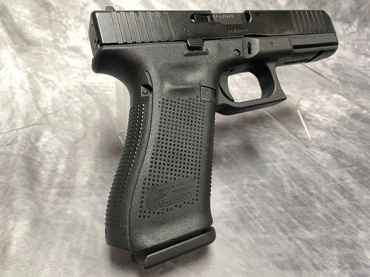 #10868-•-glock-model-17,-9mm-luger-semi-auto-pistol,-sn:-albx074-image-5