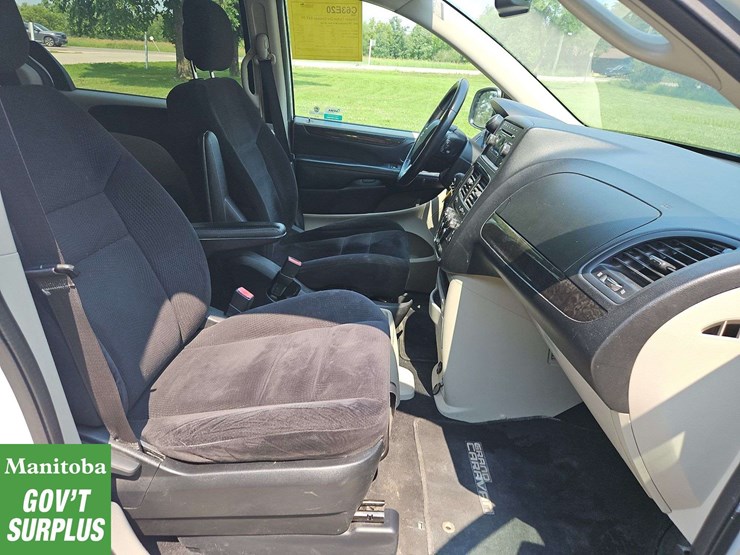 2014-dodge-grand-caravan-image-26