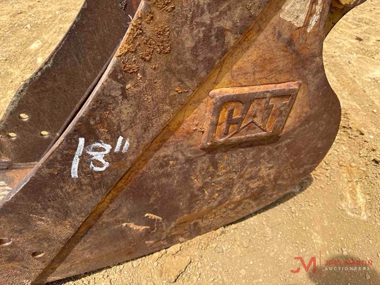 cat-18"-tooth-bucket-excavator-attachment-image-5