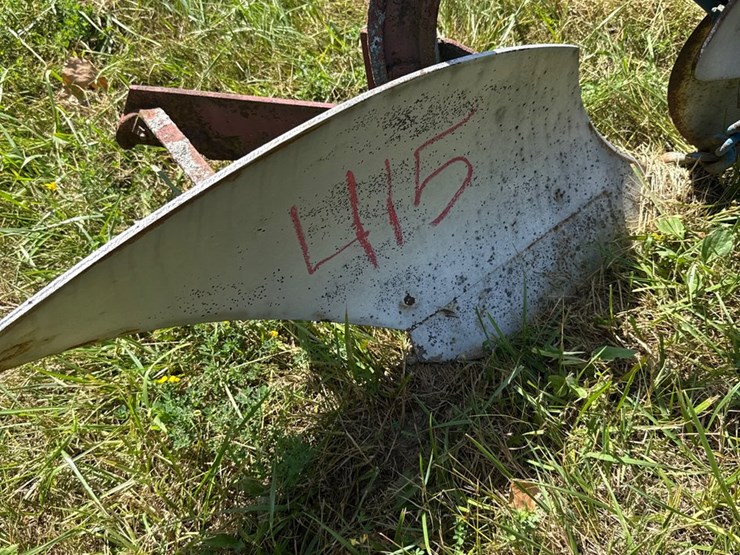 #415-•-single-bottom-plow-image-4