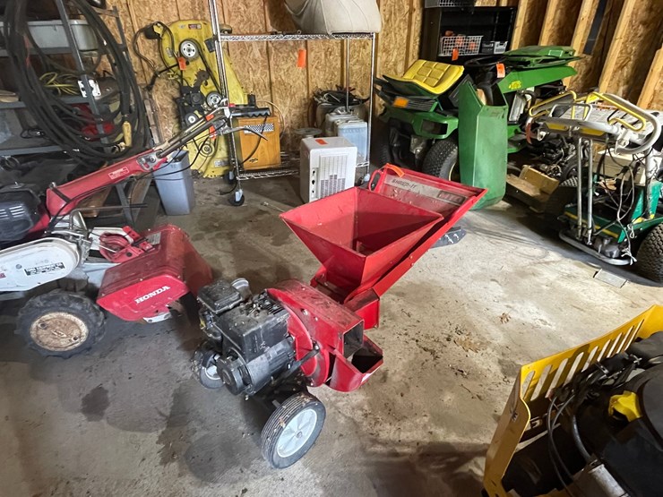 #6167-•-mtd-shred-it-wood-chipper-image-1