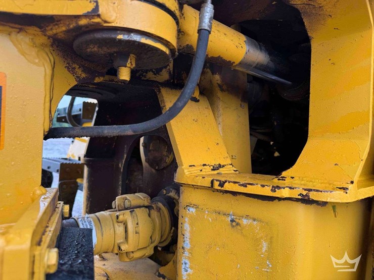 2013-deere-250d-image-18