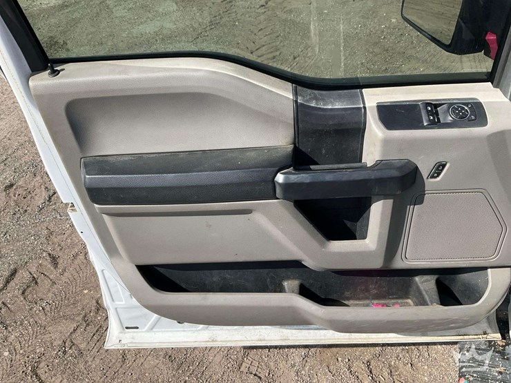 2017-ford-f150-image-14