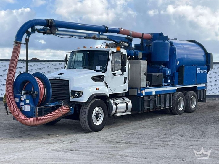 2016-freightliner-114sd-image-1