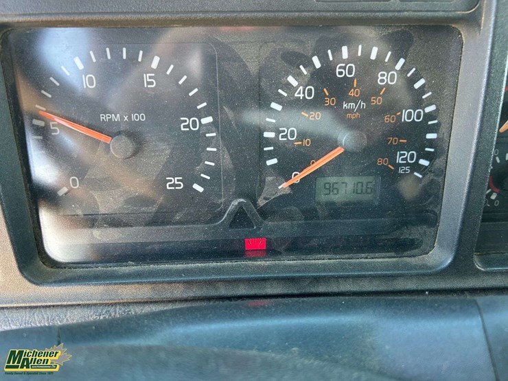 1998-volvo-vn-image-4