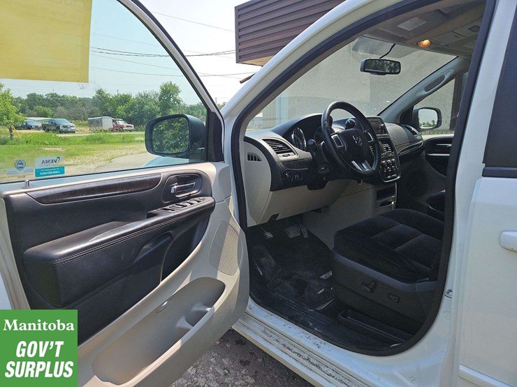 2014-dodge-grand-caravan-image-17