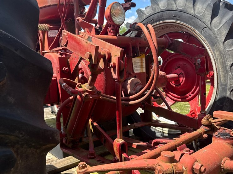 #29-•-farmall-model-m-image-3