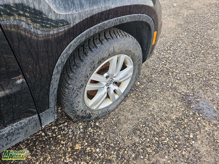 2012-volkswagen-tiguan-image-17