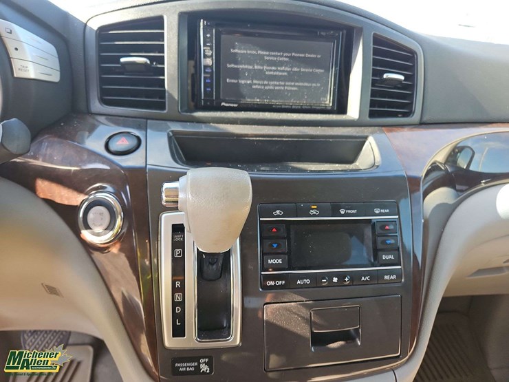 2013-nissan-quest-image-22