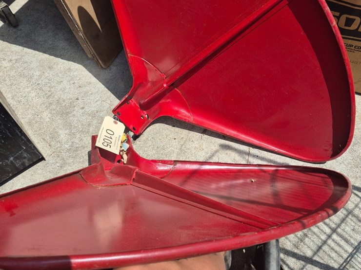 #105-•-2-farmall-fenders-image-3