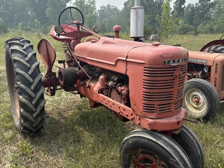 #16-•-farmall-model-h-image-1