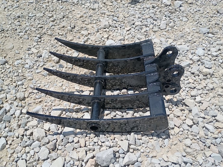 #l63-028-•-rake-mini-excavator-attachment-image-2