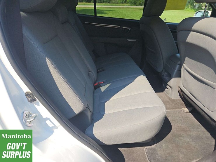 2011-hyundai-santa-fe-image-25