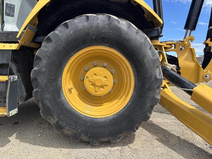 2022-caterpillar-430-image-31