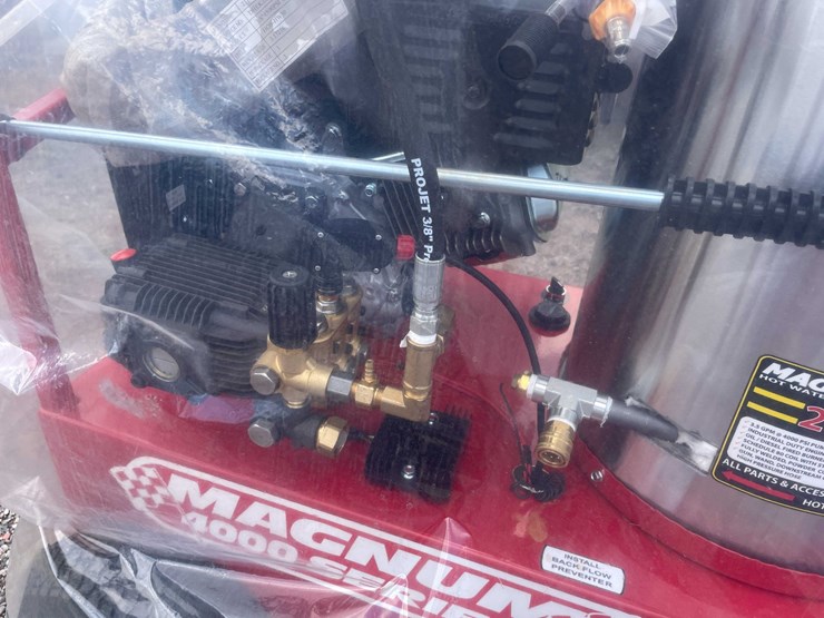 #2200-•-magnum-4000-gold-power-washer-image-6