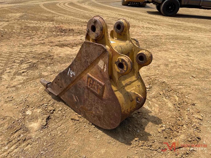 cat-18"-tooth-bucket-excavator-attachment-image-3
