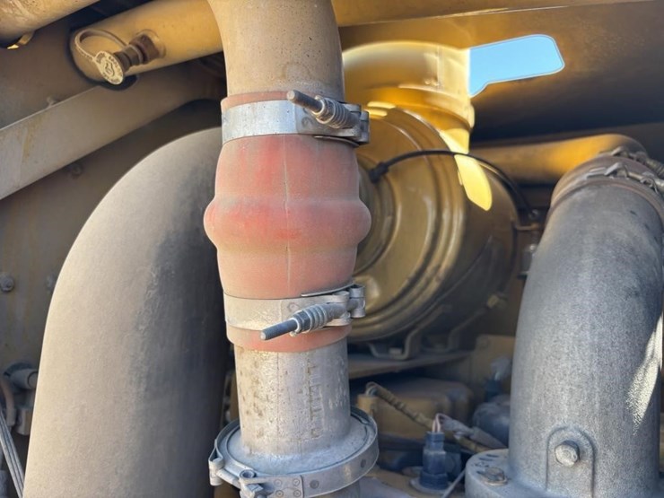 2005-caterpillar-143h-image-75