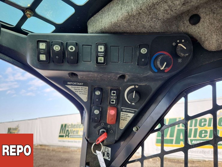 deere-326d-image-12