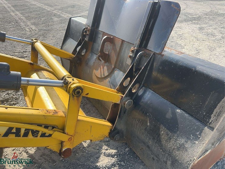new-holland-b95b-image-14