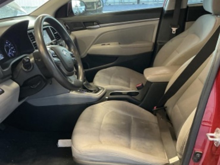 2017-hyundai-elantra-sdn-image-21