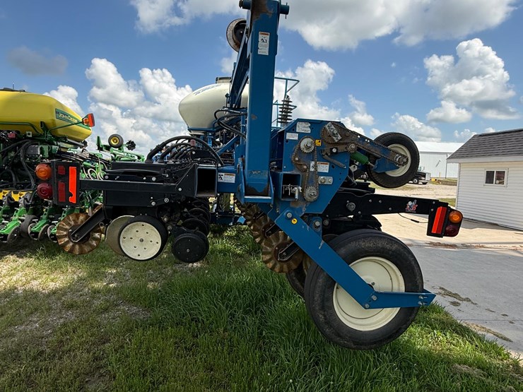 2013-kinze-3600-image-6