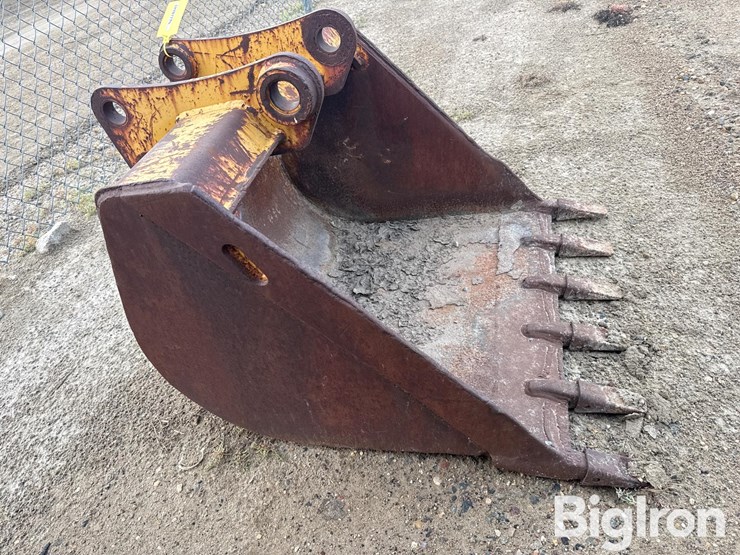 caterpillar-backhoe-bucket-image-4