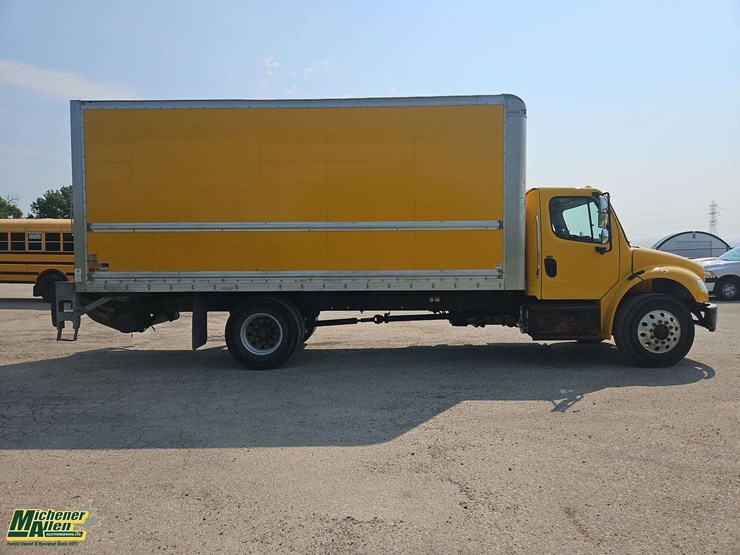 2015-freightliner-m2-106-image-8