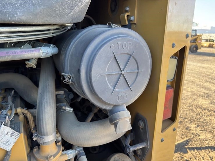 2018-caterpillar-259d-image-46
