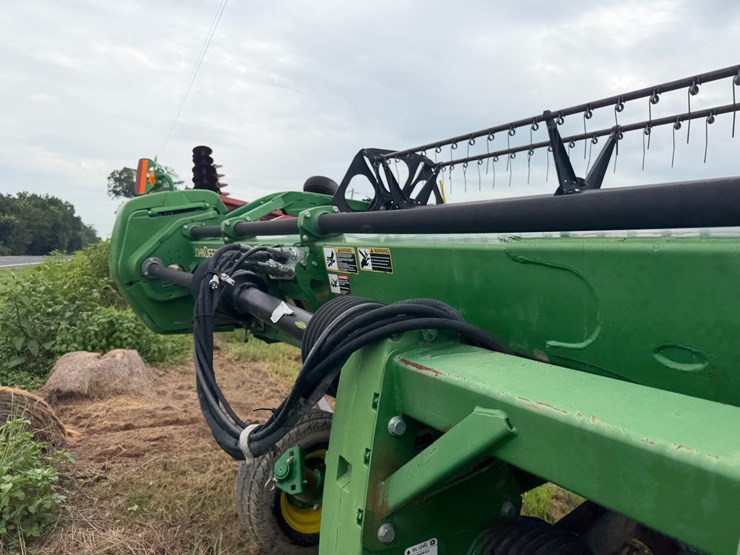 2015-john-deere-630d-image-19