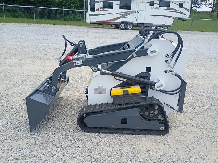 #l63-022-•-2026-zjg-380-mini-skid-steer-image-1