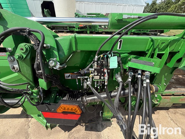 2022-john-deere-c12f-image-10