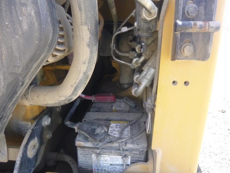 2012-caterpillar-226b3-image-10