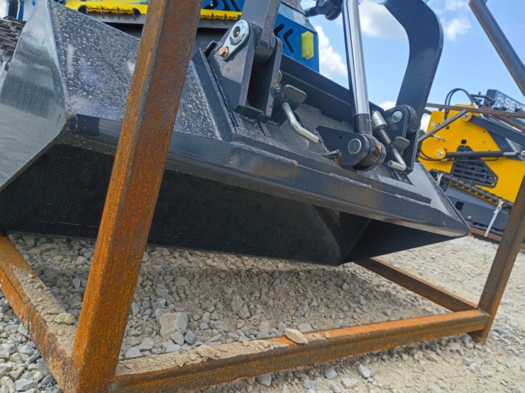 #l63-004-•-2026-zjg-380-mini-skid-steer-image-16