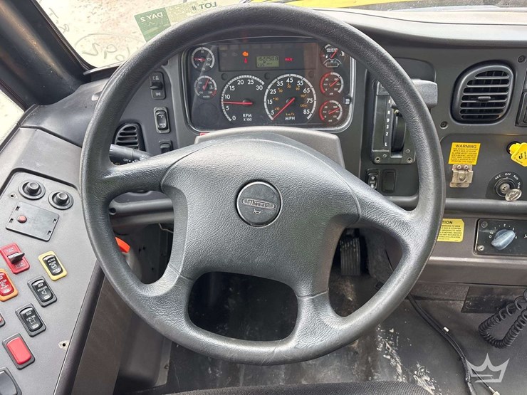2016-freightliner-b2-image-11