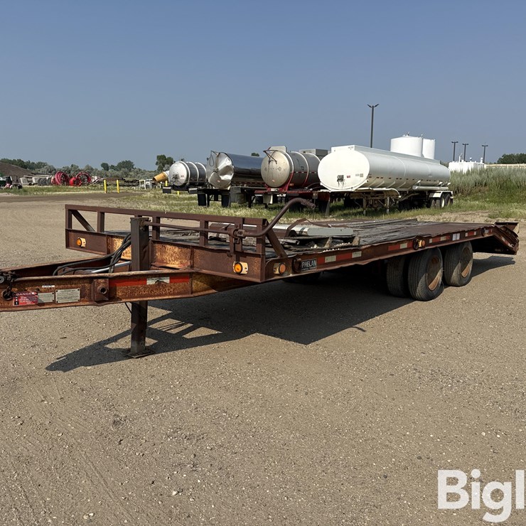 1990 Phelan FE 10-24 T/A Flatbed Trailer W/Ramps