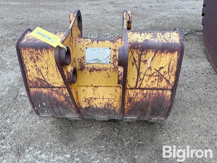 caterpillar-backhoe-bucket-image-6