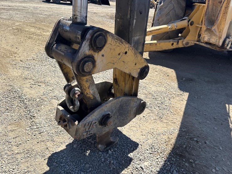 caterpillar-420d-image-17