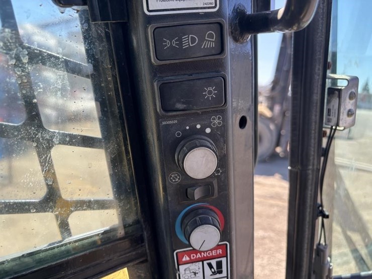 2018-yanmar-s220r-image-35