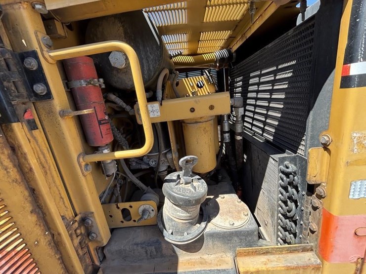 2005-caterpillar-143h-image-63