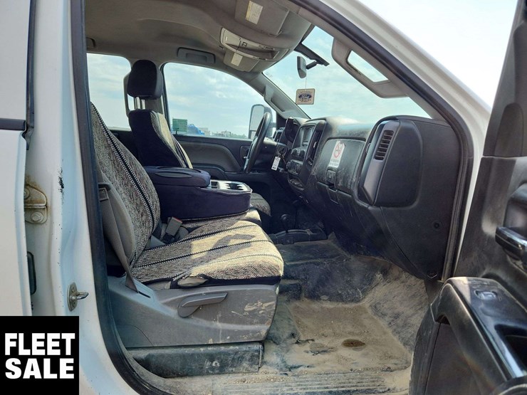 2015-chevrolet-silverado-3500hd-image-28